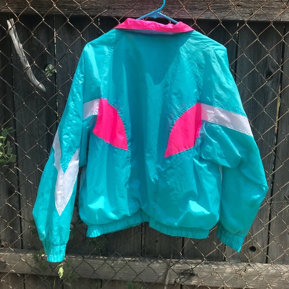 ⛔️SOLD⛔️Vintage Puma Windbreaker - Picture 2 of 8